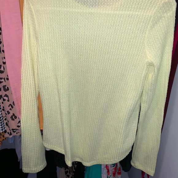 So Cozy top. Barely worn. Bright yellow. See last photo for accurate color. - Picture 2 of 4